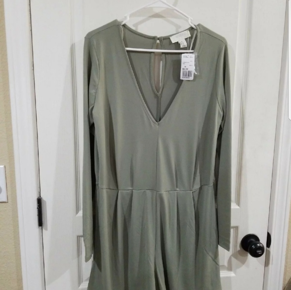 Forever 21 Plus-Size V-Neck Olive Romper